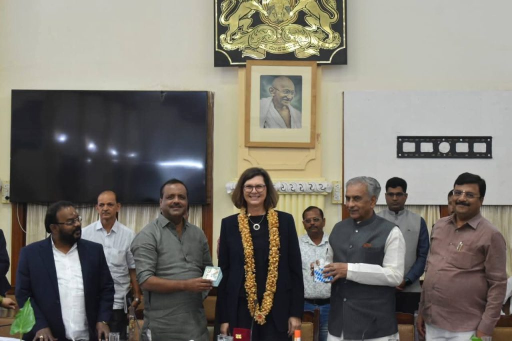 A delegation consisting of 20 members under the chairmanship of Honorable Speaker of the Parliament of Bavaria, Germany.