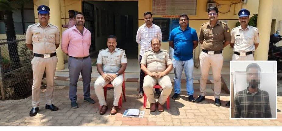 ಅಕ್ರಮ ಗಾಂಜಾ ಮಾರಾಟ :  ವ್ಯಕ್ತಿಯ ಬಂಧನ.!ಮುಂಡಗೋಡ, ಮಾ.20:  ಪಟ್ಟಣದ ಕೆ.ಎಸ್.ಆರ್.ಟಿ.ಸಿ ಬಸ್ ಡಿಪೋ ಬಳಿ ಅಕ್ರಮವಾಗಿ ಗಾಂಜಾ ಮಾರಾಟ ಮಾಡುತ್ತಿದ್ದ ವ್ಯಕ್ತಿಯನ್ನು ಮುಂಡಗೋಡ ಪೊಲೀಸರು ಬಂಧಿಸಿದ್ದಾರೆ