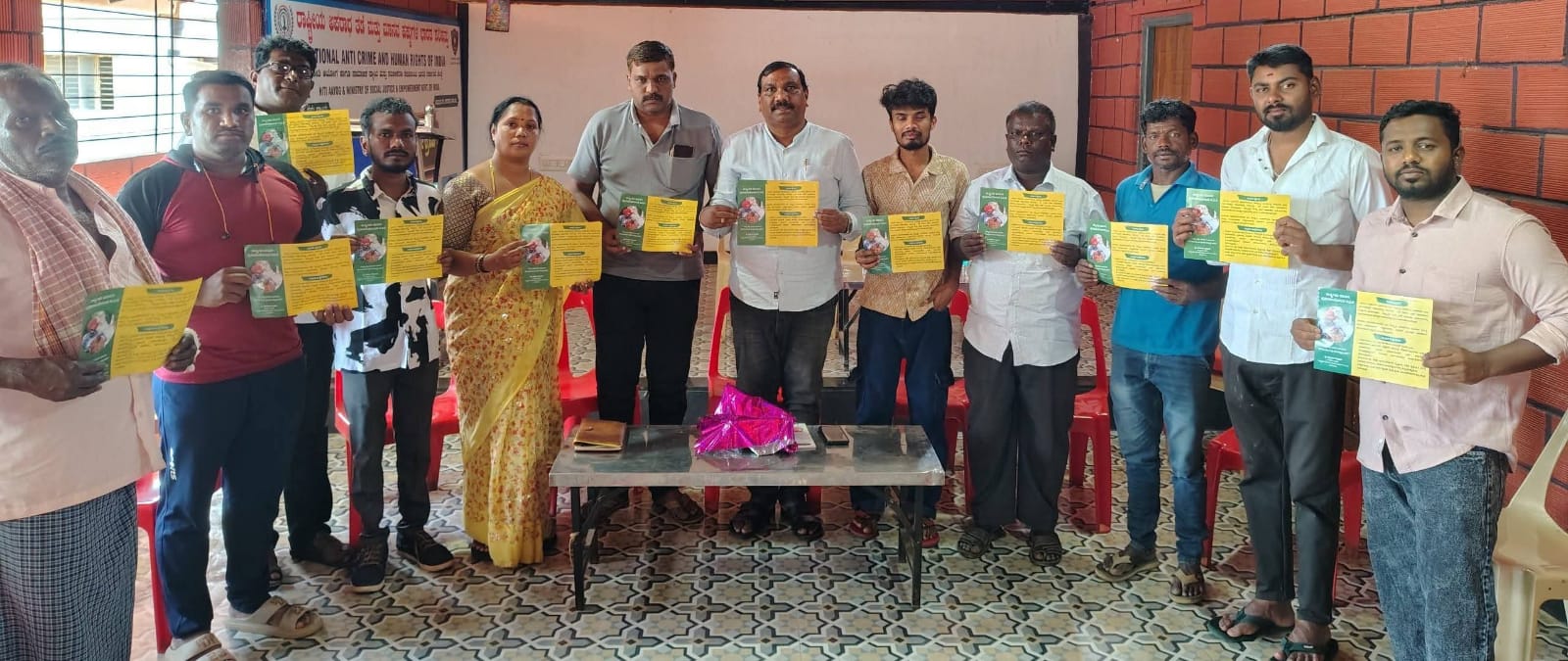 ಮಾದಿಗ ಜನಾಂಗದ ಕುಲಮೂಲಗಳ ಅದ್ಯಯನ ಅವಶ್ಯಕವಾಗಿದ್ದು ಸಮಾಜ ಆರ್ಥಿಕತೆಯತ್ತ ಮುನ್ನಡೆಯಬೇಕಿದೆ: ಎ.ನರಸಿಂಹಮೂರ್ತಿಇಂದು ತುಮಕೂರು ನಗರದ ಸುಧಾ ಟೀ ಹೌಸ್‌ನಲ್ಲಿ ರಾಷ್ಟ್ರೀಯ ಮಾದಿಗ ಪ್ರಚಾರಾಂದೋಲನ