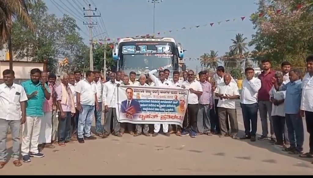 ತುಮಕೂರಿನದಿಬ್ಬೂರಿನ ಚಲವಾದಿ ಸಮುದಾಯದ ಮುಖಂಡರು:ಕರ್ನಾಟಕ ರಾಜ್ಯ ಬಲಗೈ ಸಮುದಾಯಗಳ ಒಕ್ಕೂಟ ಒಳ ಮೀಸಲಾತಿಯನ್ನು ತೀರ್ಪು ನೀಡಿದ್ದು ಪರಿಶಿಷ್ಟ ಜಾತಿಯಲ್ಲಿ ಬರುವ ಎಲ್ಲಾ ಉಪಜಾತಿಗಳಿಗೂ ಸೂಕ್ತ ಪ್ರಾತಿನಿತ್ಯ ಸಿಗದ ಬಗ್ಗೆ ಖಚಿತವಾದ ಅಂಕಿ ಅಂಶಗಳ ವರದಿ