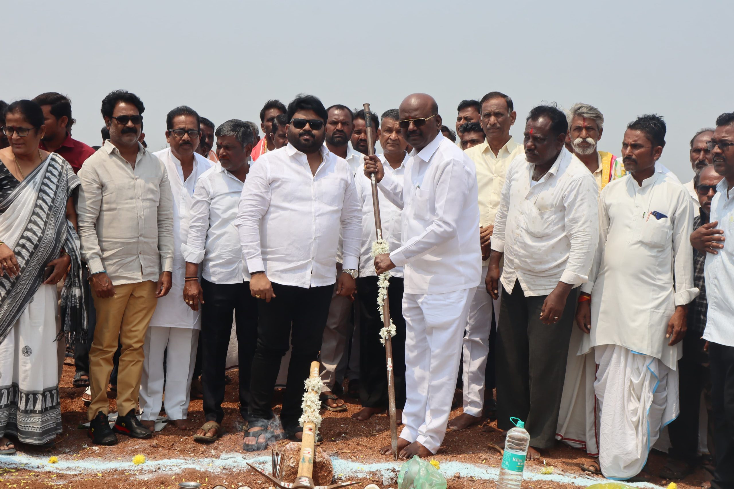 ಅಭಿವೃದ್ಧಿಯ ಹರಿಕಾರರು ಹಾಗೂ ಜನಪ್ರಿಯ ಶಾಸಕರಾದ ಸನ್ಮಾನ್ಯ ಶ್ರೀ ಮಾನಪ್ಪ ಡಿ ವಜ್ಜಲ್ ರವರು ಇಂದು ಲಿಂಗಸುಗೂರು ವಿಧಾನಸಭಾ ಕ್ಷೇತ್ರದ ಪೈದೊಡ್ಡಿ ಗ್ರಾಮದಲ್ಲಿ