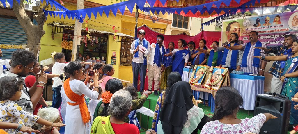 ನಗರೀಕರಣದ ಹೆಸರಲ್ಲಿ ಬಡವರ ಮೇಲೆ ಶೋಷಣೆ ದಬ್ಬಾಳಿಕೆ ಅಂಬೇಡ್ಕರ್ ಕನಸ್ಸಲ್ಲ- ಚೇತನ ಅಹಿಂಸಾ ನಟ ಸಾಮಾಜಿಕ ಹೋರಾಟಗಾರಇಂದು ಬೆಂಗಳೂರಿನ ಯಶವಂತಪುರದ ಸುಣ್ಣದಗೂಡು ಸ್ಲಂನಲ್ಲಿ ಡಾ.ಬಾಬಾ ಸಾಹೇಬ್ ಅಂಬೇಡ್ಕರ್ ರವರ 135ನೇ ಹಾಗೂ ಬಾಬು ಜಗಜೀವನರಾಮ್ ರವರ 119ನೇ ಜಯಂತಿ ಕಾಯ್ರಕ್ರಮ