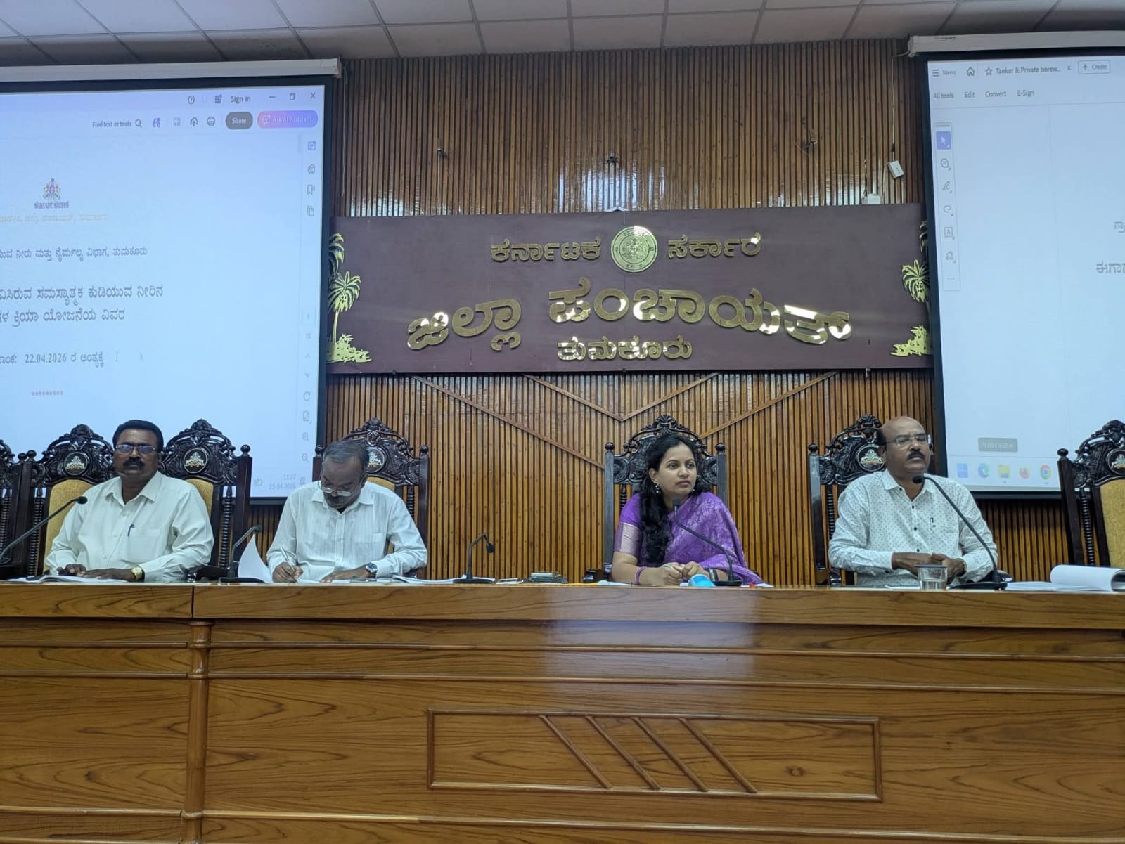 ಕುಡಿಯುವ ನೀರಿಗೆ ಸಮಸ್ಯೆಯಾಗದಂತೆ ಕ್ರಮ ವಹಿಸಿಪ್ರಗತಿ ಪರಿಶೀಲನಾ ಸಭೆಯಲ್ಲಿ ಅಧಿಕಾರಿಗಳಿಗೆ ಸೂಚನೆತುಮಕೂರು : ಬೇಸಿಗೆ ಪ್ರಾರಂಭವಾಗಿದ್ದು ಜಿಲ್ಲೆಯ ಯಾವುದೇ ಗ್ರಾಮಗಳಲ್ಲಿ ಕುಡಿಯುವ ನೀಡಿಗೆ ಸಮಸ್ಯೆಯಾದರೆ ಅಧಿಕಾರಿಗಳ ಮೇಲೆ ಕ್ರಮ ಕೈಗೊಳ್ಳಲಾಗುವುದು ಎಂದು ಜಿಲ್ಲಾ ಪಂಚಾಯಿತಿ ಮುಖ್ಯ ಕಾರ್ಯನಿರ್ವಾಹಕ ಅಧಿಕಾರಿಗಳಾದ ಅಶ್ವಿಜಾ ಬಿ.ವಿರವರು ತಿಳಿಸಿದರು