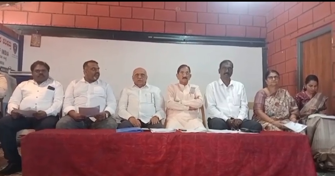 ತುಮಕೂರು: ಗ್ರಾಮೀಣ ಪ್ರದೇಶದ ಪ್ರತಿಭಾವಂತ ಯುವಜನರು ಹಾಗೂ ಮಹಿಳೆಯರು ಉದ್ಯೋಗಕ್ಕಾಗಿ ನಗರ ಪ್ರದೇಶಕ್ಕೆ ವಲಸೆ ಹೋಗುವುದನ್ನು ತಪ್ಪಿಸಲು ಗ್ರಾಮೀಣ ಪ್ರದೇಶದಲ್ಲಿ ದುಡಿಮೆಗೆ ಅವಕಾಶ ಕಲ್ಪಿಸಲು ಗ್ರಾಮ-ನೆಟ್ ಭಾರತ