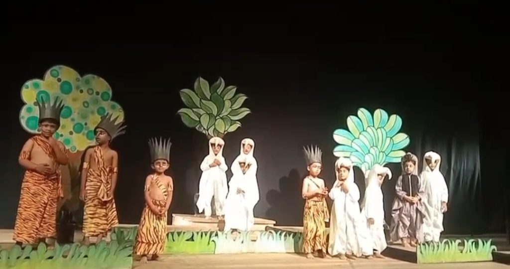 ಹಾಲಪ್ಪ ಮಾತನಾಡುತ್ತ ಬಂದಿರುವ ಪ್ರೇಕ್ಷಕರರಲ್ಲಿ ಹೆಚ್ಚಿನವರು ಪೋಷಕರು ಇಂತಹ ಬೇಸಿಗೆ ಶಿಬಿರಗಳ ಅವಕಾಶ ಬಳಸಿಕೊಂಡು ಮಕ್ಕಳಲ್ಲಿ ಇಂತಹ ಹವ್ಯಾಸಗಳ ರುಚಿ ಹತ್ತಿಸಬೇಕು ಎಂದು ಹೇಳುತ್ತಲೇ ಮಕ್ಕಳ ನಾಟಕವು ಕೇವಲ ಒಂದೆರಡು ಪ್ರದೇಶಗಳಲ್ಲಿ ಸೀಮಿತವಾಗದೆ ನಗರದ ಎಲ್ಲ ಸಂಪನ್ಮೂಲಗಳನ್ನು ಬಳಸಿಕೊಂಡು ಹೆಚ್ಚೆಚ್ಚು ಜನರ ತಲುಪಬೇಕೆಂಬ ಇಚ್ಚೆ ವ್ಯಕ್ತಪಡಿಸಿದರು