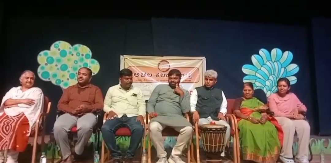 ಹಾಲಪ್ಪ ಮಾತನಾಡುತ್ತ ಬಂದಿರುವ ಪ್ರೇಕ್ಷಕರರಲ್ಲಿ ಹೆಚ್ಚಿನವರು ಪೋಷಕರು ಇಂತಹ ಬೇಸಿಗೆ ಶಿಬಿರಗಳ ಅವಕಾಶ ಬಳಸಿಕೊಂಡು ಮಕ್ಕಳಲ್ಲಿ ಇಂತಹ ಹವ್ಯಾಸಗಳ ರುಚಿ ಹತ್ತಿಸಬೇಕು ಎಂದು ಹೇಳುತ್ತಲೇ ಮಕ್ಕಳ ನಾಟಕವು ಕೇವಲ ಒಂದೆರಡು ಪ್ರದೇಶಗಳಲ್ಲಿ ಸೀಮಿತವಾಗದೆ ನಗರದ ಎಲ್ಲ ಸಂಪನ್ಮೂಲಗಳನ್ನು ಬಳಸಿಕೊಂಡು ಹೆಚ್ಚೆಚ್ಚು ಜನರ ತಲುಪಬೇಕೆಂಬ ಇಚ್ಚೆ ವ್ಯಕ್ತಪಡಿಸಿದರು