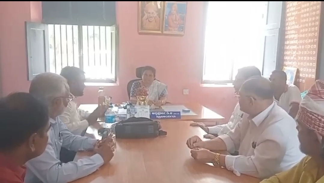 ತುಮಕೂರು ಸರ್ಕಾರಿ ಎಂಪ್ರೆಸ್ ಮಹಿಳಾ ಕಾಲೇಜಿನಲ್ಲಿ ಪ್ರಥಮ ವರ್ಷದ ಪಿಯುಸಿ ಗೆ ದಾಖಲಾತಿ ಕೋರಿ                          ಬರುತ್ತಿರುವ ವಿದ್ಯಾರ್ಥಿನಿ ಯರಿಗೆ ಉರ್ದು ಒಂದು ಭಾಷೆಯನ್ನಾಗಿ ನೀಡಲು ನಿರಾಕರಿಸುತ್ತಿರುವ ಬಗ್ಗೆ