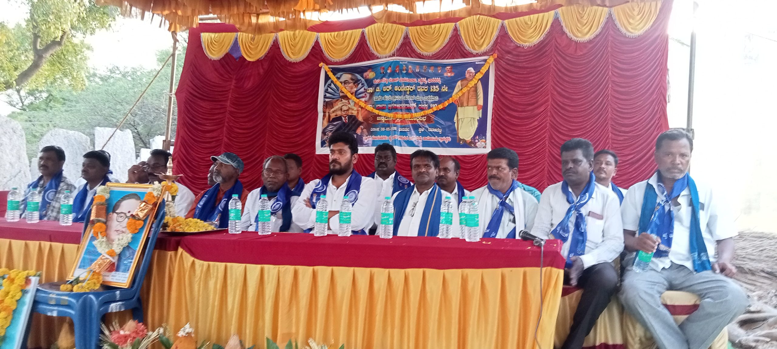 ಪಾವಗಡ: ‘ ಡಾಕ್ಟರ್ ಬಿ ಆರ್ ಅಂಬೇಡ್ಕರ್ ಅವರು ಸಂವಿಧಾನದಿಂದ ಮಹಿಳೆಯರಿಗೆ ಪುರುಷರಿಗೆ ಸಮಾನತೆ ನೋಡುವ ವ್ಯವಸ್ಥೆ ಅಂಬೇಡ್ಕರ್ ಮಾಡಿದ್ದಾರೆ ಹೆಣ್ಣು ಮಕ್ಕಳಿಗೆ ವೇದಿಕೆ ಕೊಡಿ ಅಂಬೇಡ್ಕರ್ ಅವರನ್ನು ಪ್ರತಿಯೊಬ್ಬರೂ ಸ್ಮರಿಸಬೇಕು’ ಎಂದು ಡಿ ಎಸ್ ಎಸ್ ನಾರಾಯಣಪ್ಪ  ತಿಳಿಸಿದರು